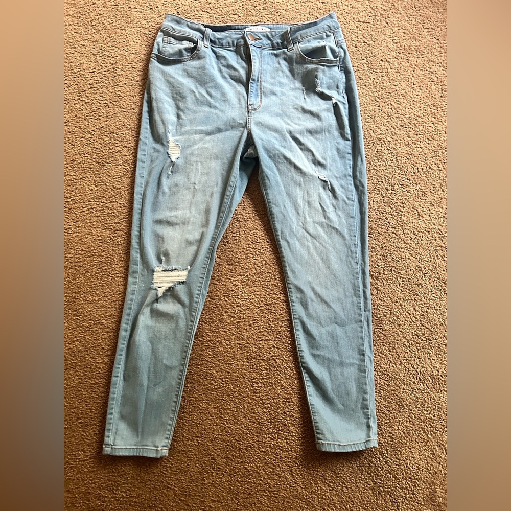 Encore Jeans Light Wash Distressed Skinny Jeans